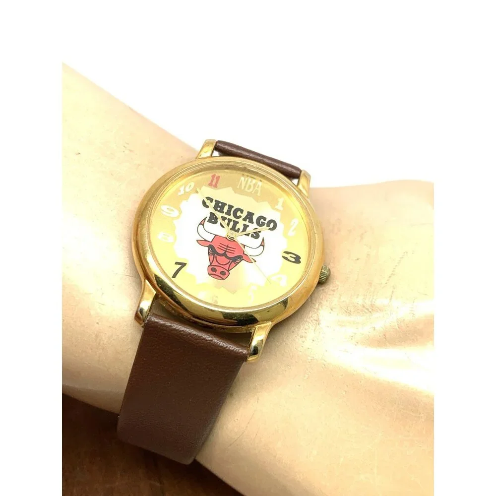 Chicago Bulls NBA Men's Watch Vintage Quartz Gold Dial Brown Leather Band 36mm